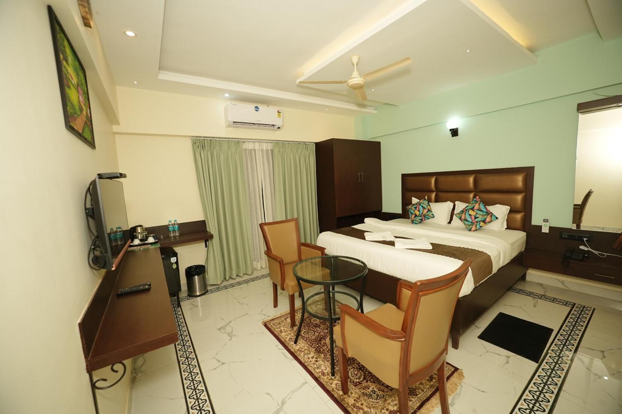 Saikiran Hotel Mapusa Bagian luar foto