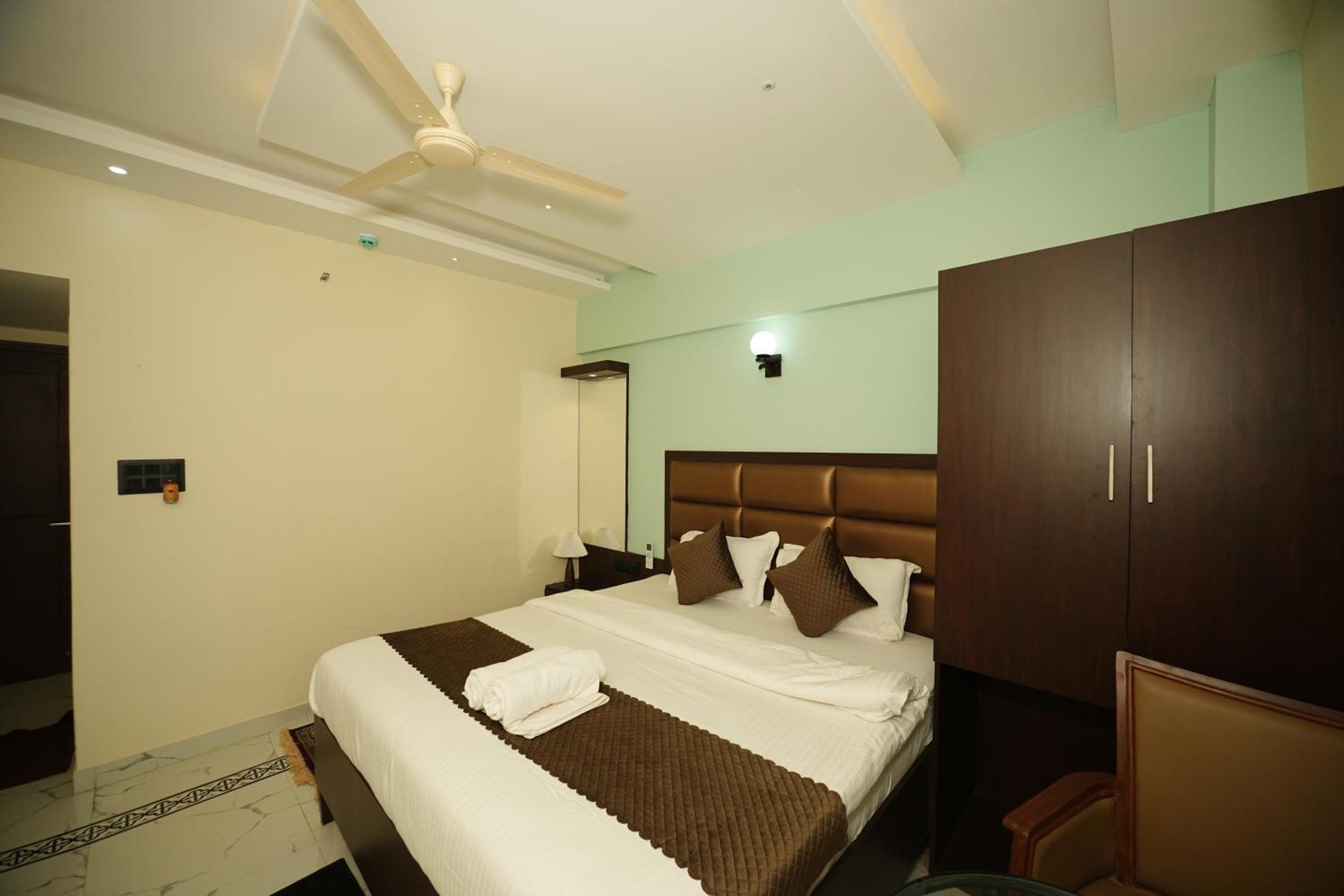 Saikiran Hotel Mapusa Bagian luar foto