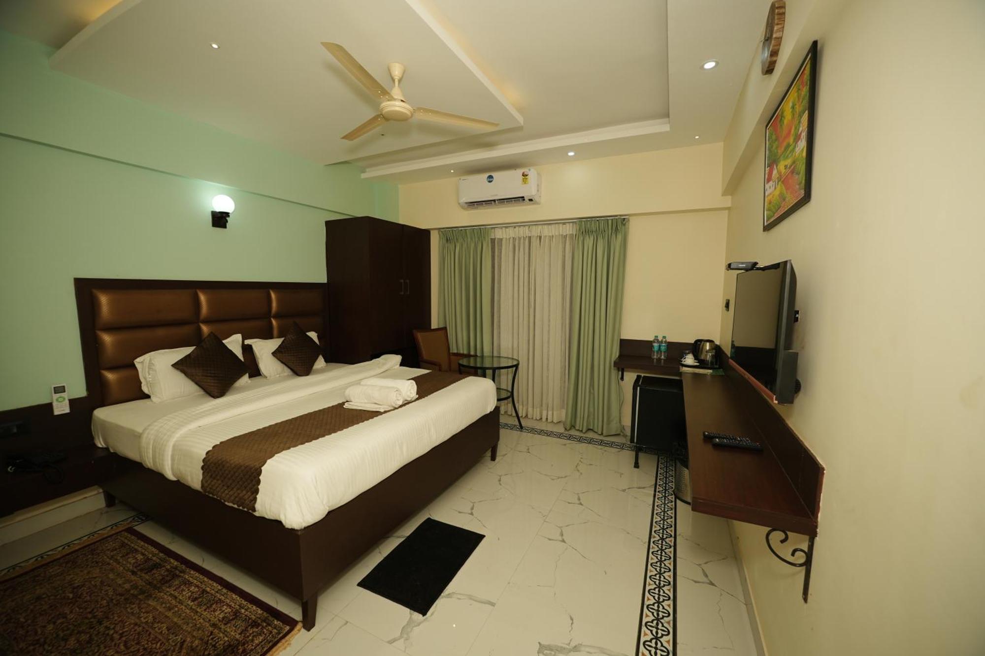Saikiran Hotel Mapusa Bagian luar foto
